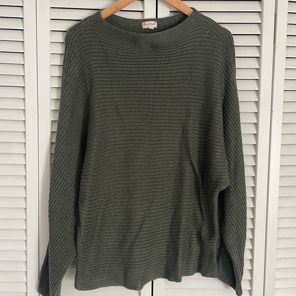 Hem & Thread Sweaters - Hem & Thread Women's Olive Crewneck Sweater